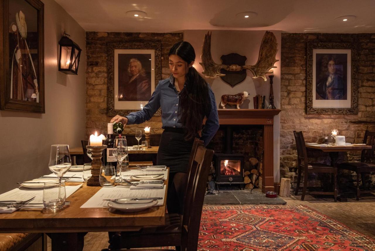 Hotel The Bull And Swan